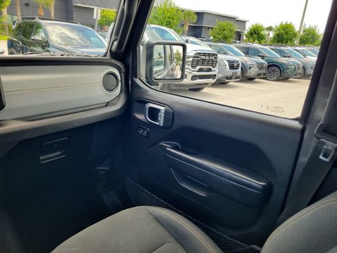 Used 2024 Jeep Wrangler Unlimited Sport AWD/4WD image 16