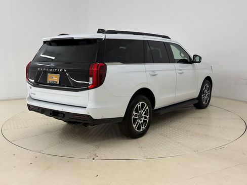 Certified 2025 Ford Expedition Active AWD/4WD image 9