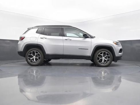 Used 2024 Jeep Compass Limited AWD/4WD image 31