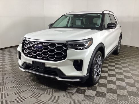 Used 2025 Ford Explorer Platinum w/ Ultimate Package AWD/4WD image 5