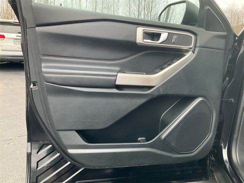 Certified 2022 Ford Explorer XLT image 17
