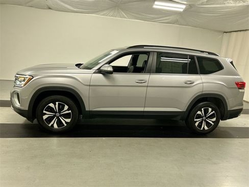 Certified 2024 Volkswagen Atlas SE image 8