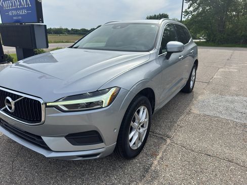 Used 2018 Volvo XC60 T5 Momentum w/ Convenience Package AWD/4WD image 3