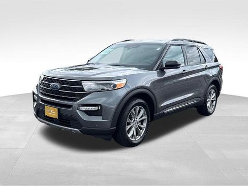 Certified 2023 Ford Explorer XLT w/ Equipment Group 202A AWD/4WD image 2
