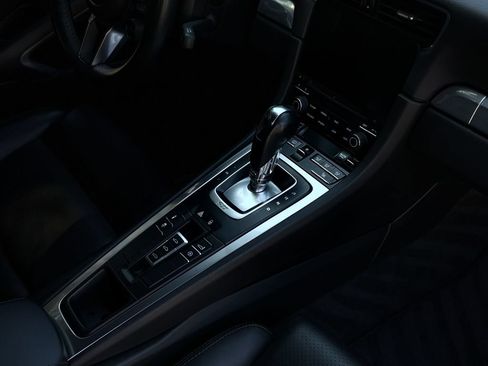 Used 2019 Porsche 911 Carrera 4 AWD/4WD image 35