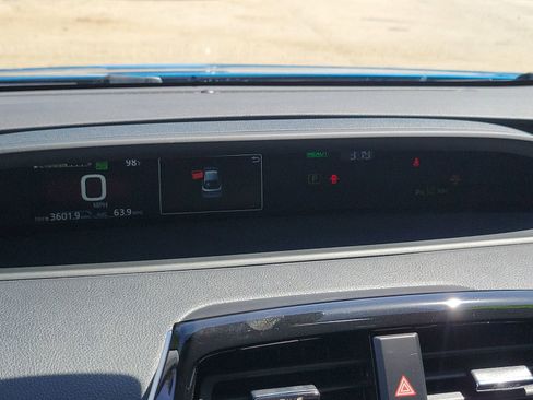 Used 2022 Toyota Prius LE image 31