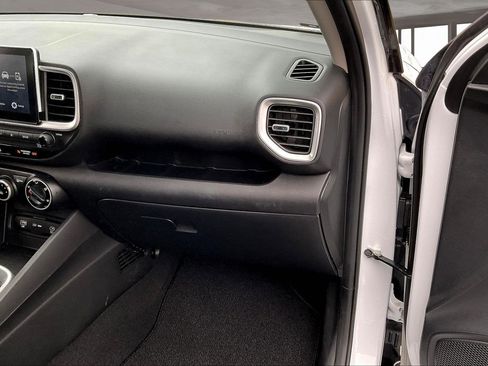 Certified 2025 Hyundai Venue SE image 26