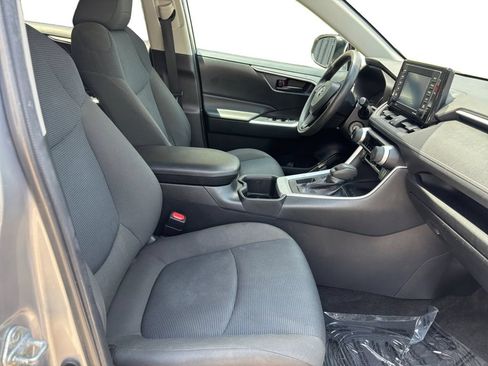 Used 2022 Toyota RAV4 LE FWD image 15