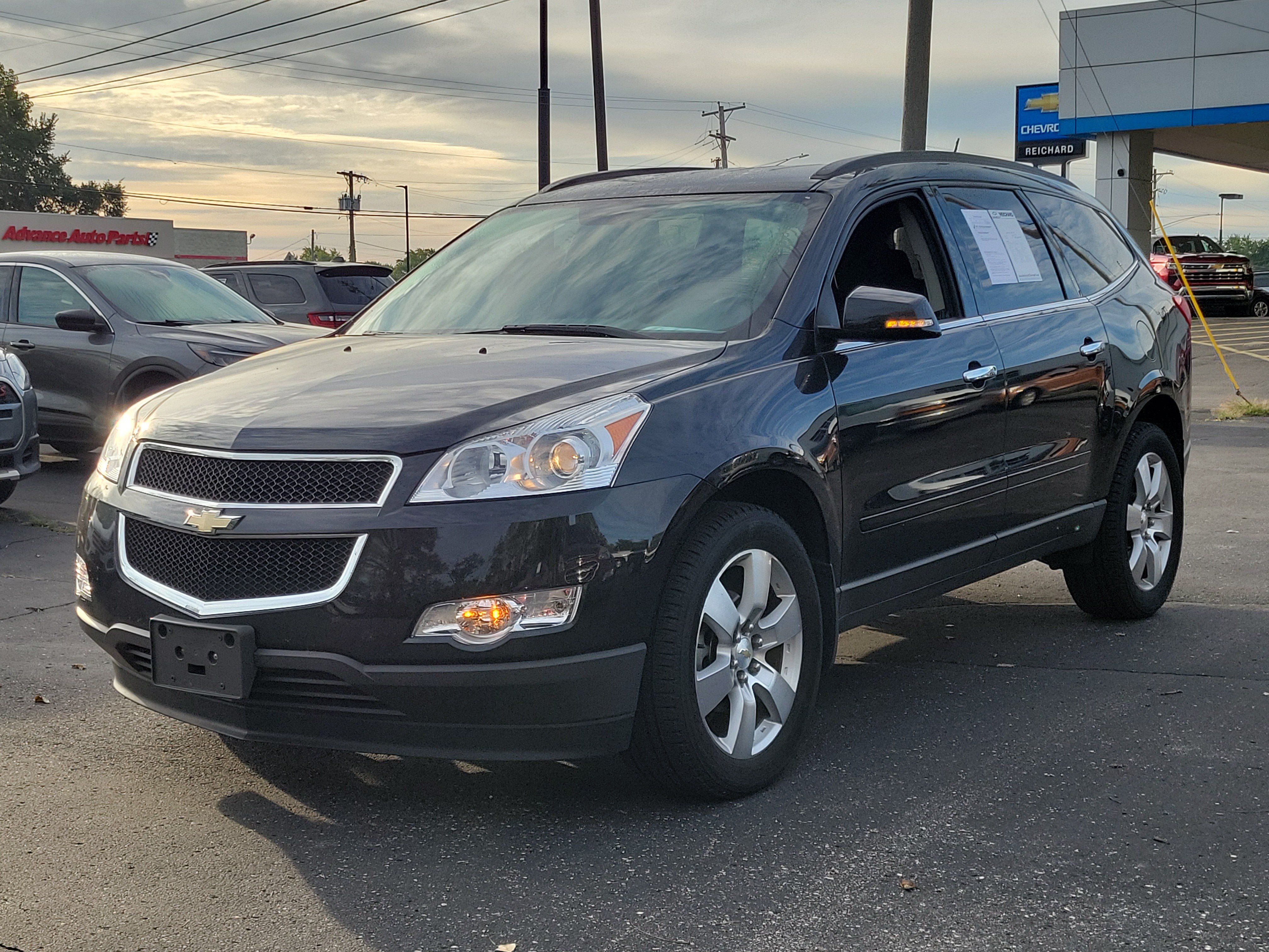 Used 2010 Chevrolet Traverse LT w/ LT Special Edition Package FWD image 2