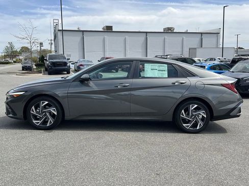 New 2026 Hyundai Elantra Limited FWD image 34