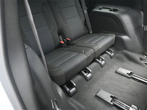 Used 2023 GMC Acadia SLE image 17