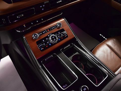 Used 2022 Lincoln Aviator Reserve w/ Equipment Group 201A image 22