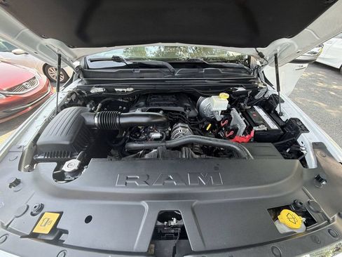 Used 2019 RAM 1500 Laramie AWD/4WD image 11