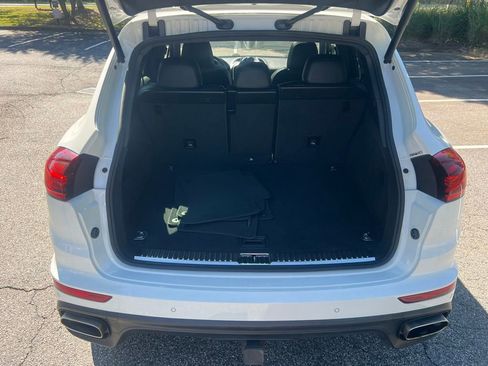 Used 2017 Porsche Cayenne AWD/4WD image 19