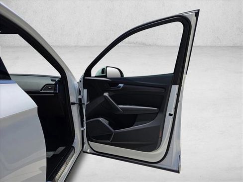 Used 2025 Audi Q5 2.0T Premium image 11