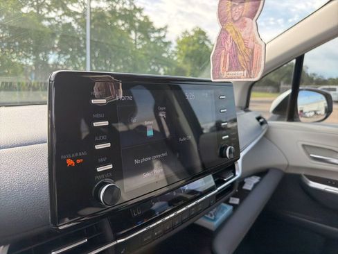 Used 2022 Toyota Sienna XLE FWD image 12