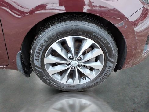 Used 2017 Kia Sedona SX image 10