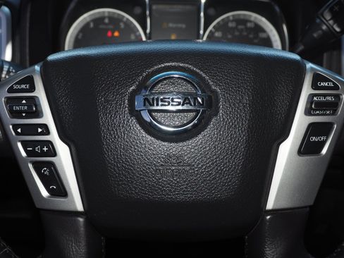 Used 2018 Nissan Titan SV w/ SV Convenience Package image 26
