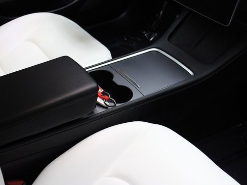 Used 2022 Tesla Model 3 image 5