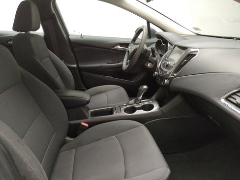 Used 2018 Chevrolet Cruze LT FWD image 21