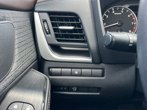 Used 2023 Nissan Rogue SV image 31