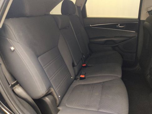Used 2020 Kia Sorento LX image 19