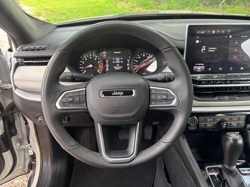 Used 2025 Jeep Compass Limited AWD/4WD image 28