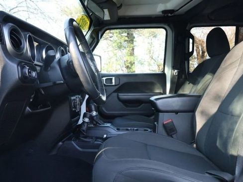 Used 2022 Jeep Gladiator Sport image 4