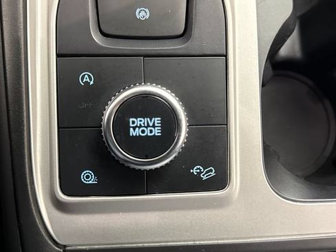 Used 2024 Ford Explorer XLT AWD/4WD image 41