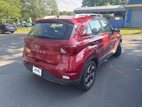 Used 2024 Hyundai Venue Limited FWD image 5