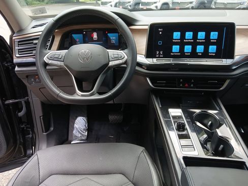 Used 2024 Volkswagen Atlas SE w/ Panoramic Sunroof Package AWD/4WD image 28