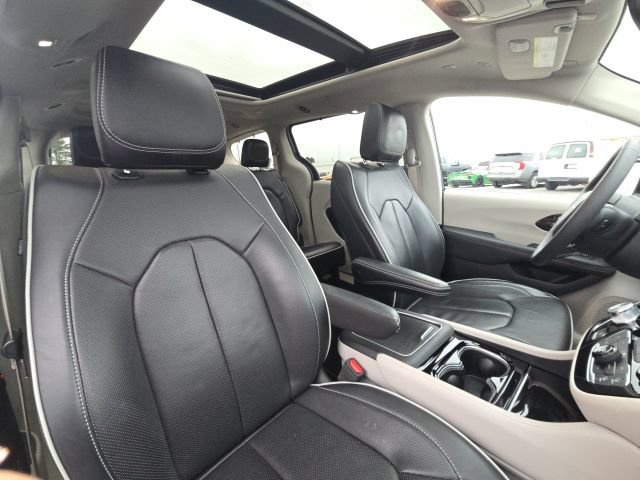 Used 2024 Chrysler Pacifica Limited FWD image 22