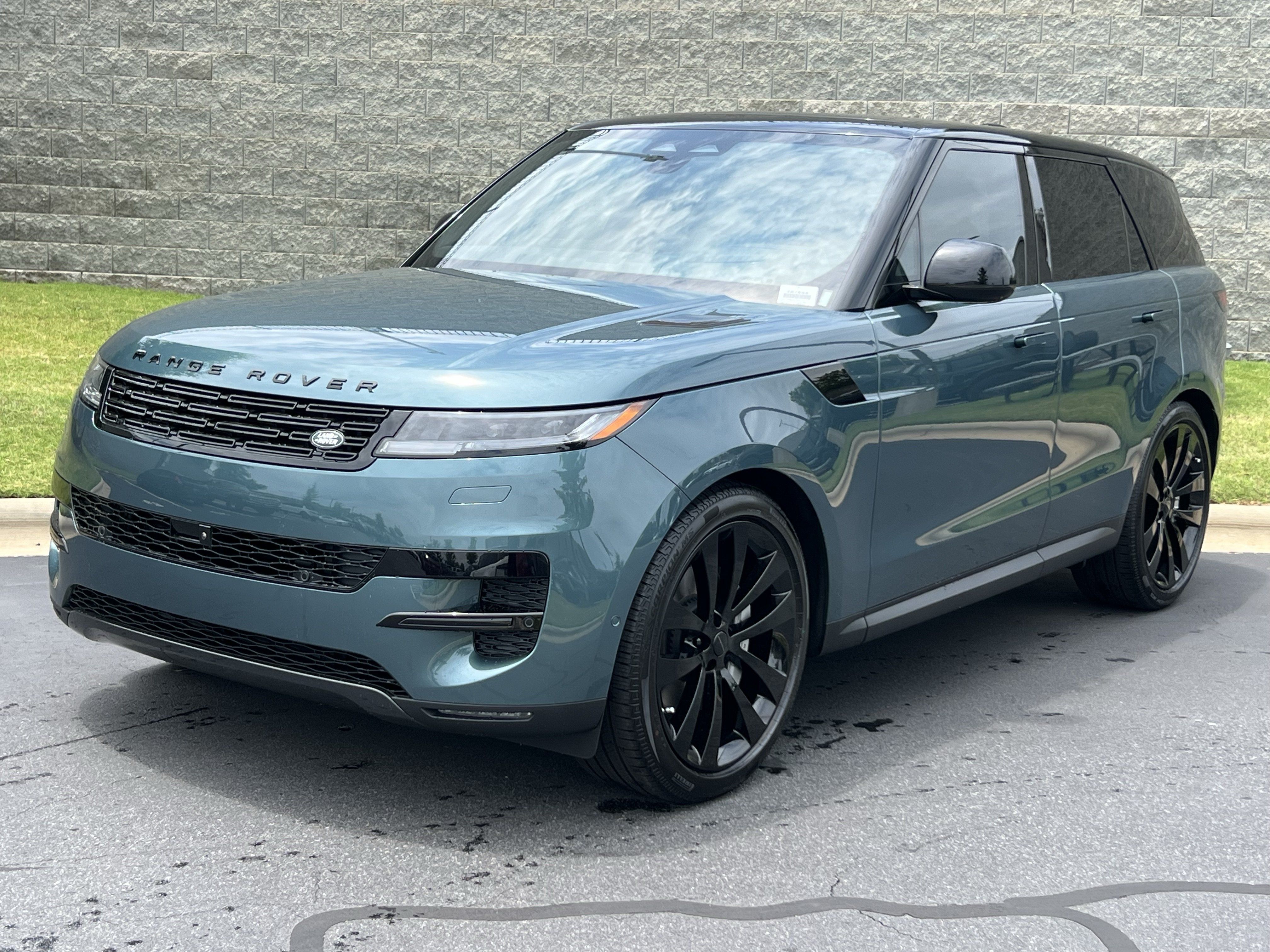 New 2026 Land Rover Range Rover Sport SE AWD/4WD image 1