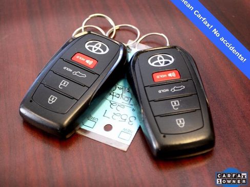 Used 2022 Toyota Corolla Cross XLE image 41