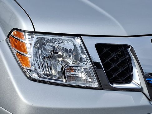 Used 2018 Nissan Frontier SV w/ Value Truck Package image 9