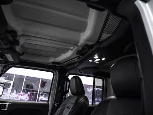 Used 2022 Jeep Wrangler Unlimited Sahara w/ Cold Weather Group AWD/4WD image 33