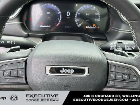 Used 2023 Jeep Grand Cherokee Limited image 12