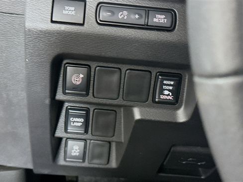 Used 2025 Nissan Frontier SV w/ SV Convenience Package image 17