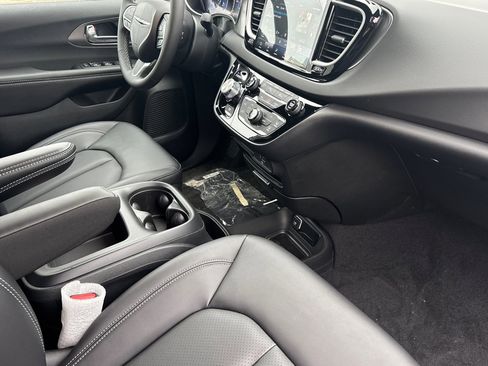 New 2026 Chrysler Voyager LX image 15