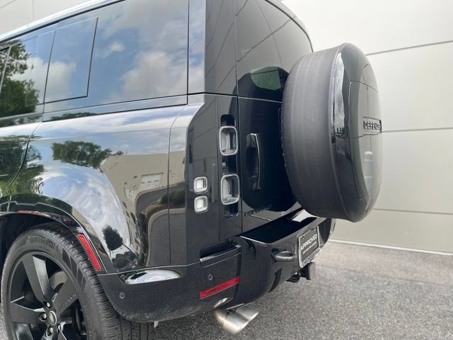 Used 2025 Land Rover Defender 110 V8 AWD/4WD image 10
