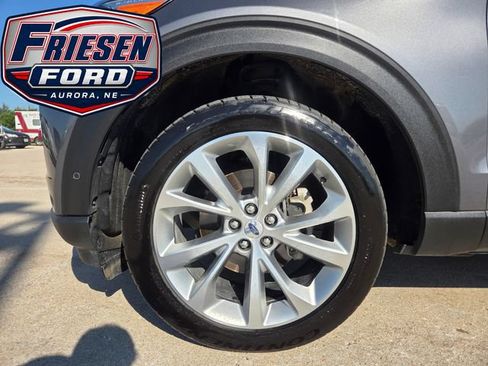 Used 2021 Ford Explorer Platinum w/ Equipment Group 601A AWD/4WD image 8