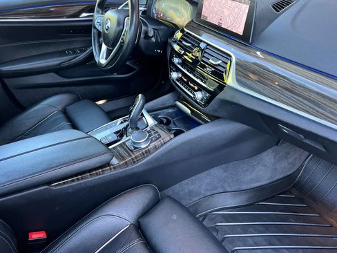Used 2020 BMW 530i w/ Premium Package RWD image 16