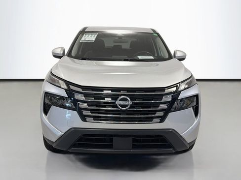 Used 2025 Nissan Rogue SV FWD image 2