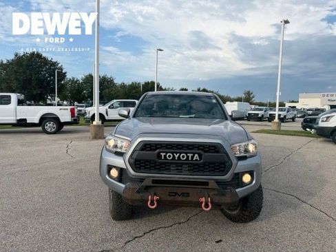 Used 2017 Toyota Tacoma TRD Off-Road w/ Tow Package (A/T) AWD/4WD image 3