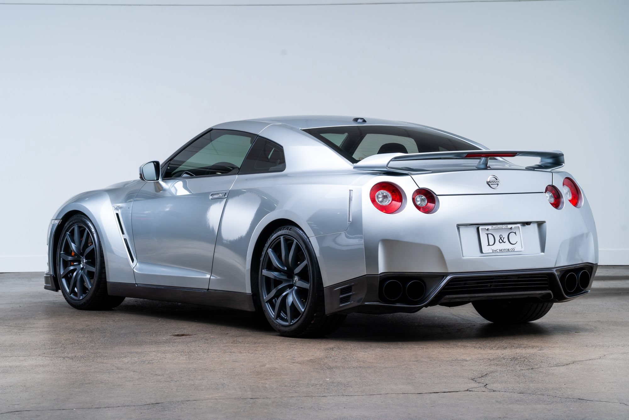 Used 2014 Nissan GT-R Premium AWD/4WD image 4