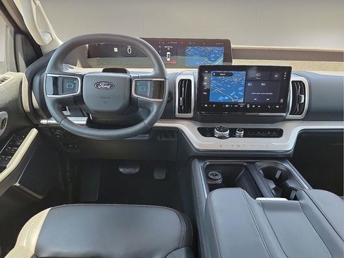 Used 2025 Ford Expedition Active AWD/4WD image 10