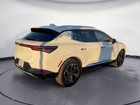 Used 2025 Chevrolet Equinox EV LT w/ Convenience Package image 4