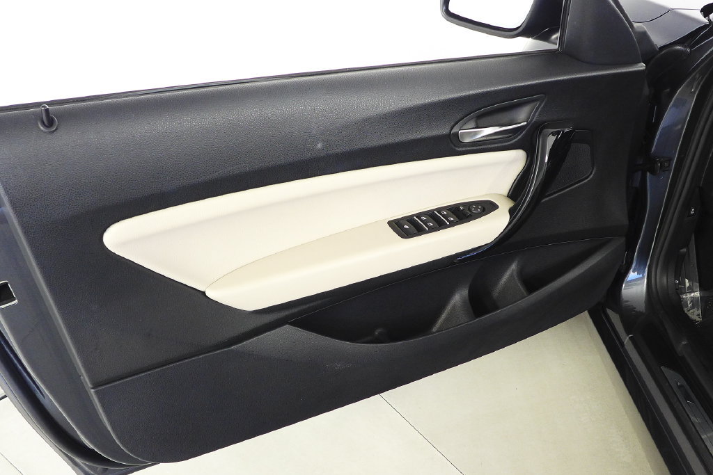 Used 2020 BMW 230i Convertible w/ Premium Package RWD image 12