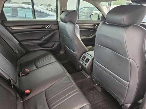 Used 2022 Honda Accord Touring image 11
