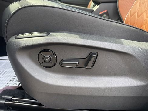 Used 2025 Volkswagen Tiguan SEL R-Line image 21